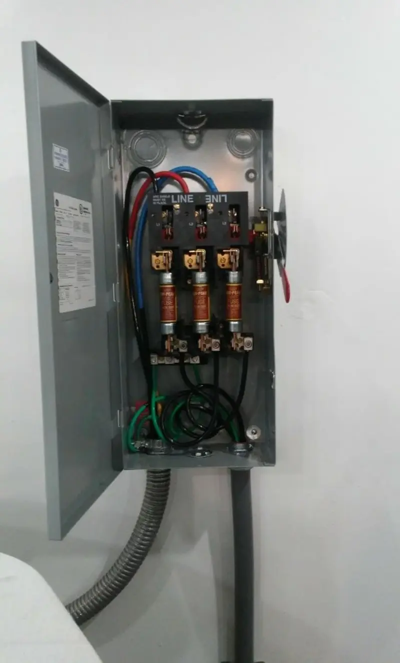 Three-phase disconnect switch installed for Smoke Detector Installation in Mattoon